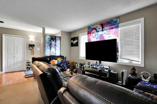 5748 Dalmead Crescent Nw, Calgary, AB - Indoor Photo Showing Living Room