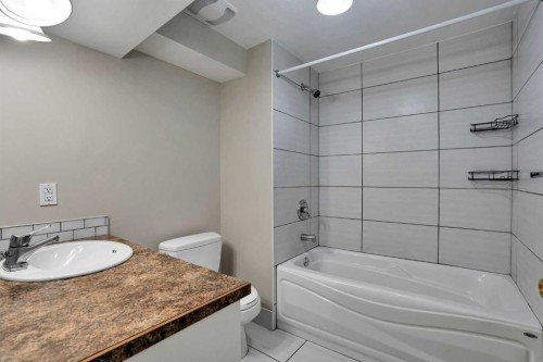 5748 Dalmead Crescent Nw, Calgary, AB - Indoor Photo Showing Bathroom
