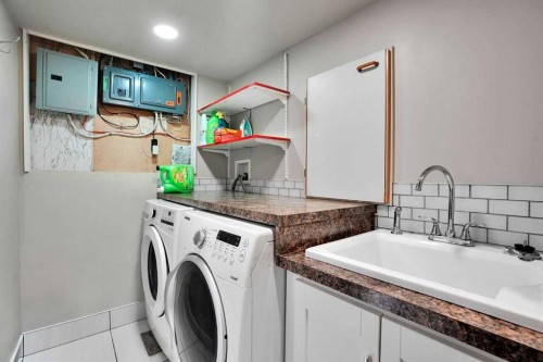 5748 Dalmead Crescent Nw, Calgary, AB - Indoor Photo Showing Laundry Room