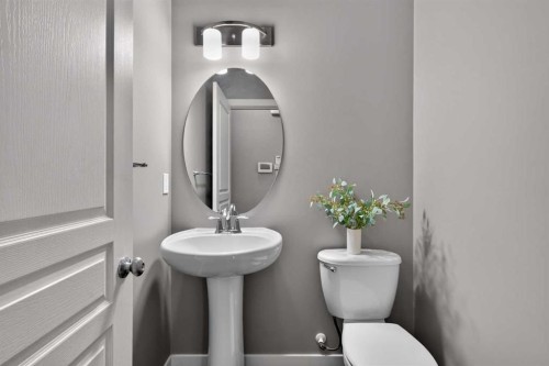 47 Evanscrest Way Nw, Calgary, AB - Indoor Photo Showing Bathroom