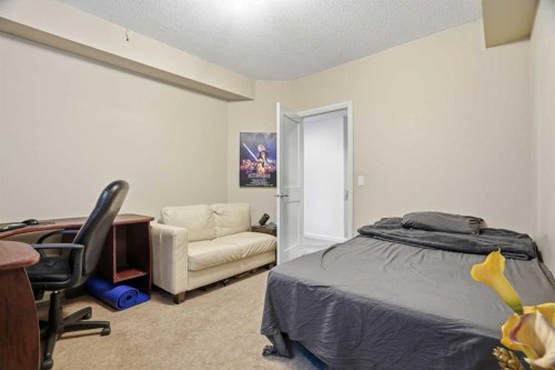113 Sunset View, Cochrane, AB - Indoor Photo Showing Bedroom