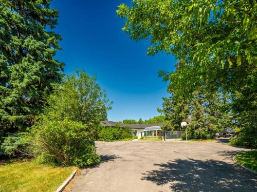 187 Slopeview Drive Sw, Calgary, AB - Outdoor