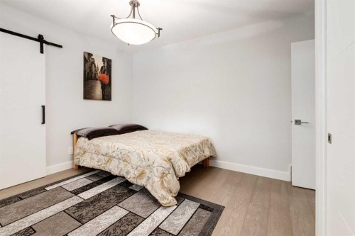 23 Sussex Crescent Sw, Calgary, AB - Indoor Photo Showing Bedroom
