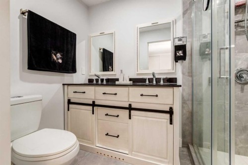 23 Sussex Crescent Sw, Calgary, AB - Indoor Photo Showing Bathroom