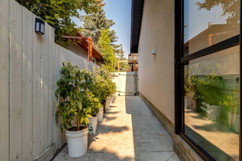 23 Sussex Crescent Sw, Calgary, AB - Outdoor With Exterior