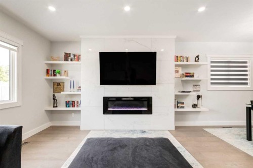 23 Sussex Crescent Sw, Calgary, AB - Indoor With Fireplace