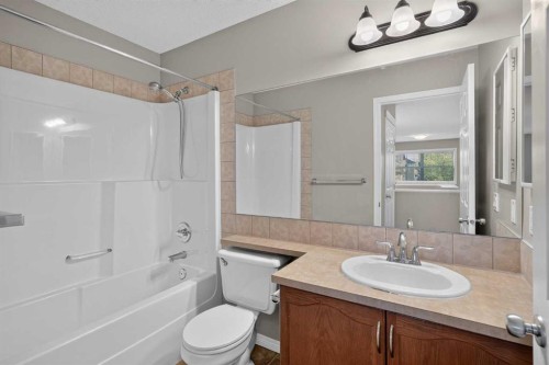 189 Bridleridge View Sw, Calgary, AB - Indoor Photo Showing Bathroom