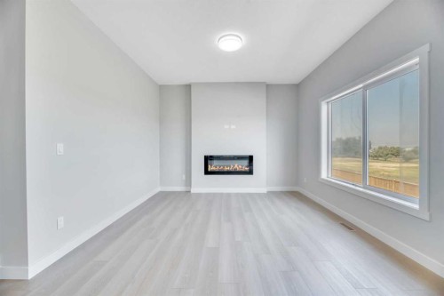 154 Lakewood Crescent, Strathmore, AB - Indoor Photo Showing Living Room With Fireplace