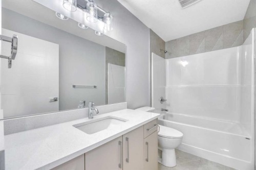 154 Lakewood Crescent, Strathmore, AB - Indoor Photo Showing Bathroom