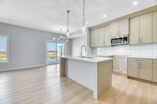 154 Lakewood Crescent, Strathmore, AB - Indoor Photo Showing Kitchen With Upgraded Kitchen