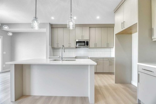 154 Lakewood Crescent, Strathmore, AB - Indoor Photo Showing Kitchen With Upgraded Kitchen