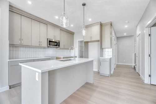 154 Lakewood Crescent, Strathmore, AB - Indoor Photo Showing Kitchen With Double Sink With Upgraded Kitchen
