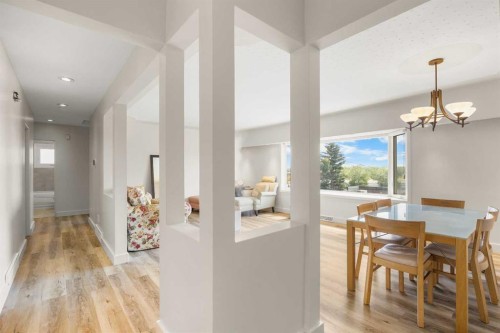35 Collingwood Place Nw, Calgary, AB - Indoor Photo Showing Dining Room