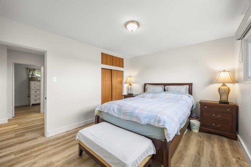 35 Collingwood Place Nw, Calgary, AB - Indoor Photo Showing Bedroom
