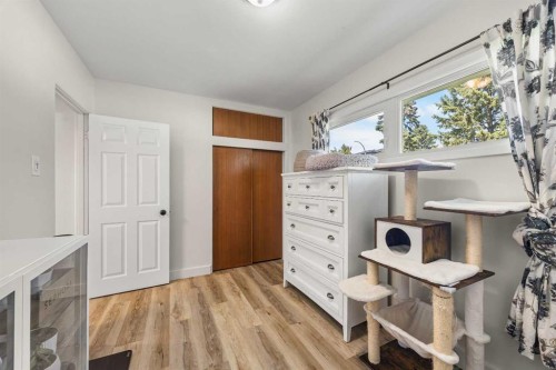 35 Collingwood Place Nw, Calgary, AB - Indoor Photo Showing Other Room