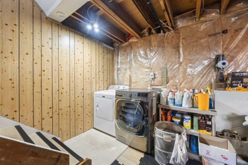 35 Collingwood Place Nw, Calgary, AB - Indoor Photo Showing Laundry Room
