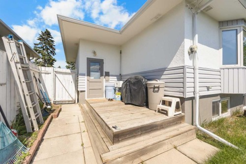 35 Collingwood Place Nw, Calgary, AB - Outdoor With Exterior