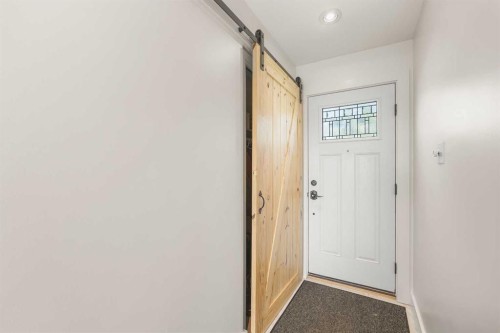 35 Collingwood Place Nw, Calgary, AB - Indoor Photo Showing Other Room