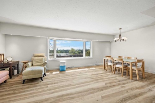 35 Collingwood Place Nw, Calgary, AB - Indoor Photo Showing Other Room