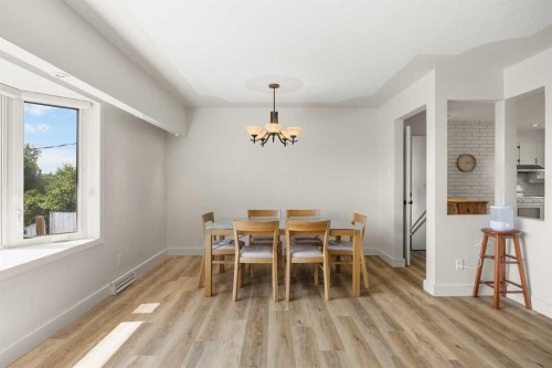 35 Collingwood Place Nw, Calgary, AB - Indoor Photo Showing Dining Room