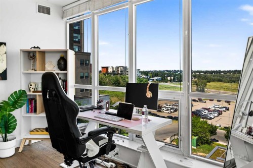 402-10 Shawnee Hill Sw, Calgary, AB - Indoor Photo Showing Office