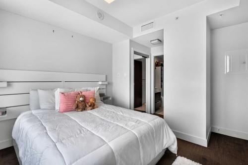 402-10 Shawnee Hill Sw, Calgary, AB - Indoor Photo Showing Bedroom