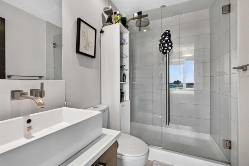 402-10 Shawnee Hill Sw, Calgary, AB - Indoor Photo Showing Bathroom