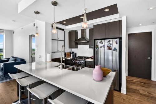 402-10 Shawnee Hill Sw, Calgary, AB - Indoor Photo Showing Kitchen With Upgraded Kitchen