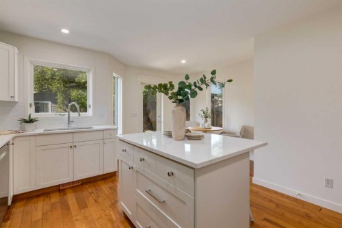 2218 3 Avenue Nw, Calgary, AB - Indoor Photo Showing Kitchen