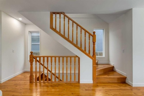 2218 3 Avenue Nw, Calgary, AB - Indoor Photo Showing Other Room