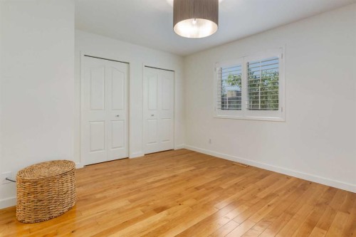 2218 3 Avenue Nw, Calgary, AB - Indoor Photo Showing Other Room