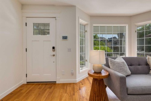 2218 3 Avenue Nw, Calgary, AB - Indoor