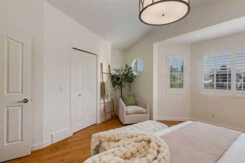 2218 3 Avenue Nw, Calgary, AB - Indoor Photo Showing Bedroom