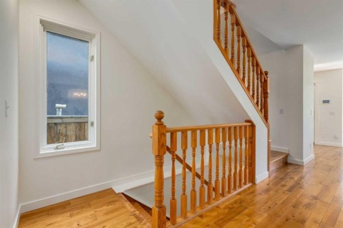 2218 3 Avenue Nw, Calgary, AB - Indoor Photo Showing Other Room