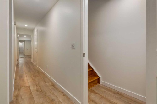 2218 3 Avenue Nw, Calgary, AB - Indoor Photo Showing Other Room