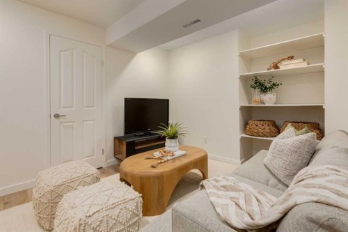 2218 3 Avenue Nw, Calgary, AB - Indoor