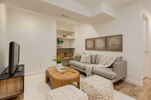 2218 3 Avenue Nw, Calgary, AB - Indoor Photo Showing Living Room