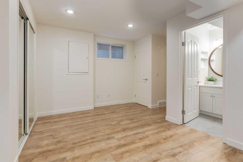 2218 3 Avenue Nw, Calgary, AB - Indoor Photo Showing Other Room