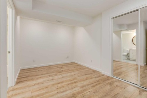 2218 3 Avenue Nw, Calgary, AB - Indoor Photo Showing Other Room