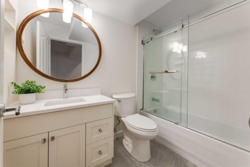 2218 3 Avenue Nw, Calgary, AB - Indoor Photo Showing Bathroom