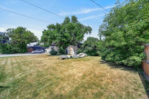 440 53 Avenue Sw, Calgary, AB - Outdoor