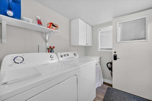 440 53 Avenue Sw, Calgary, AB - Indoor Photo Showing Laundry Room