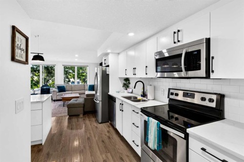 103-1920 11 Avenue Sw, Calgary, AB - Indoor Photo Showing Kitchen With Stainless Steel Kitchen With Double Sink With Upgraded Kitchen