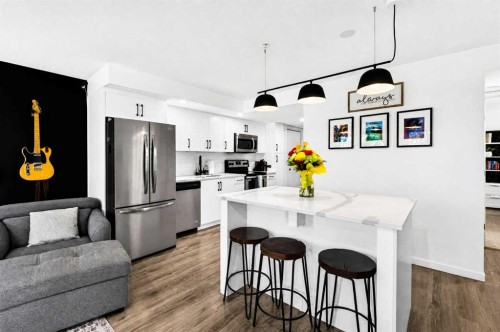 103-1920 11 Avenue Sw, Calgary, AB - Indoor Photo Showing Kitchen