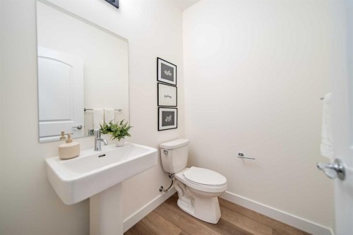 168 Creekstone Circle Sw, Calgary, AB - Indoor Photo Showing Bathroom