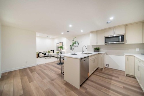 168 Creekstone Circle Sw, Calgary, AB - Indoor Photo Showing Kitchen