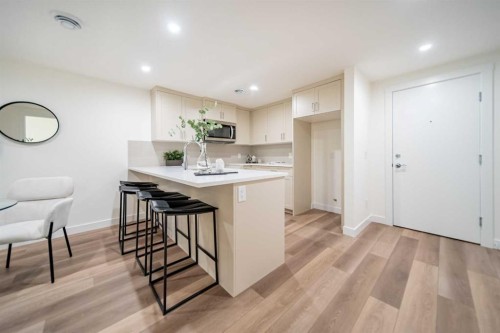 168 Creekstone Circle Sw, Calgary, AB - Indoor Photo Showing Kitchen