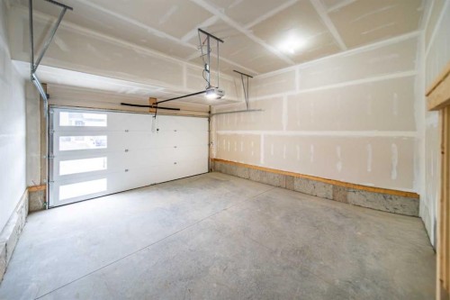 168 Creekstone Circle Sw, Calgary, AB - Indoor Photo Showing Garage