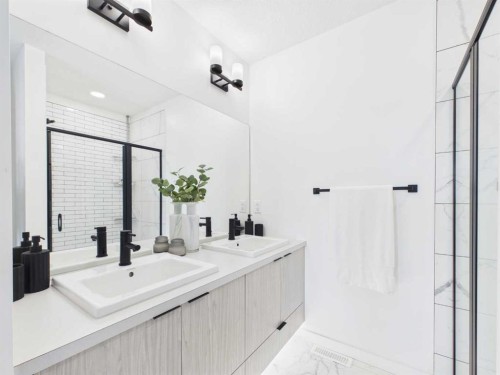 2478 210 Avenue Se, Calgary, AB - Indoor Photo Showing Bathroom