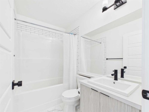 2478 210 Avenue Se, Calgary, AB - Indoor Photo Showing Bathroom